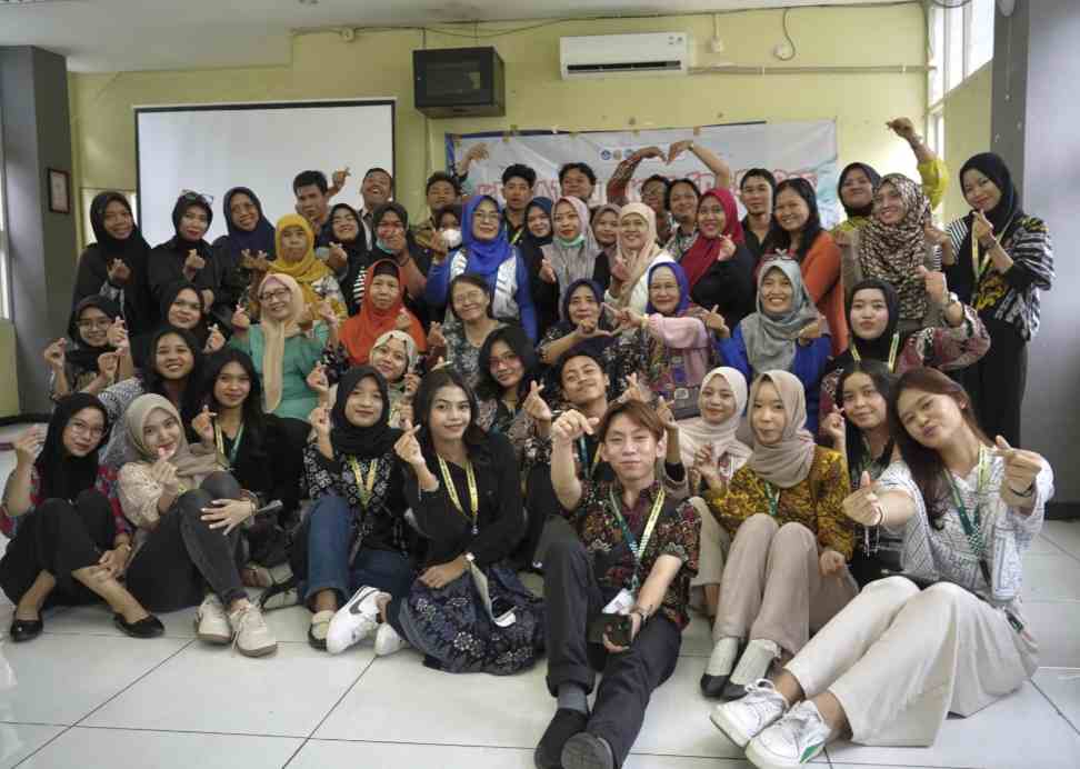 Mahasiswa KKN UPN “Veteran” Jawa Timur Dampingi UMKM PakemHappy, Kuasai Digital Marketing