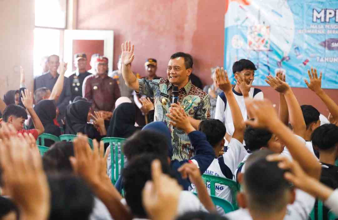Ditinjau Gubernur, 12 Anak Jalur Sekolah Kemitraan Diterima di SMA PGRI 1 Temanggung