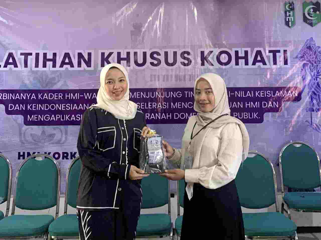 Table Manner untuk Perempuan Tangguh: Kohati Walisongo Semarang Tanamkan Etika sebagai Karakter Pemimpin