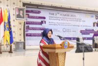 Rektor Universitas BPD Semarang, Prof. Dr. Sri Tutie Rahayu, M.Si saat menyampaikan sambutan opening speeech dalam acara The 2nd ICBABE 2025 di Universitas BPD Semarang. (foto: dok.istimewa) 

