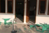 Potret rumah ibadah (GKSI) di Kelurahan Padang Sarai, Kecamatan Koto Tangah, Padang, usai aksi perusakan oleh oknum. (Sumber gambar: BBC) 
