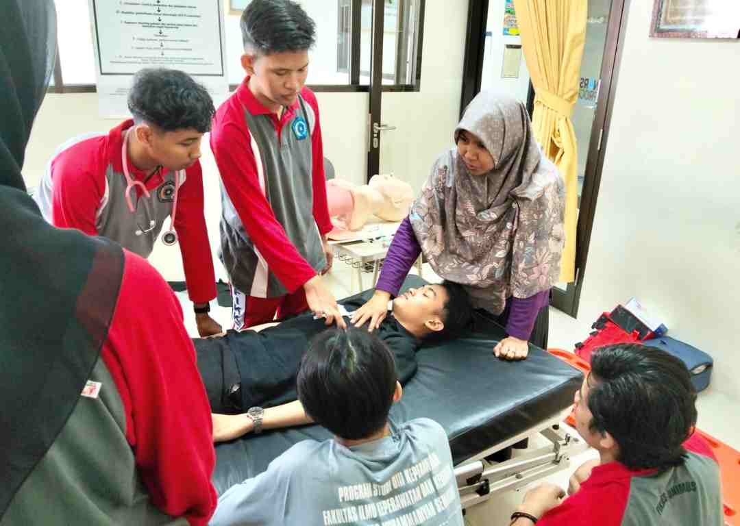 Cetak SDM Handal, D3 Keperawatan Unimus Semarang Gelar Pelatihan BTCLS