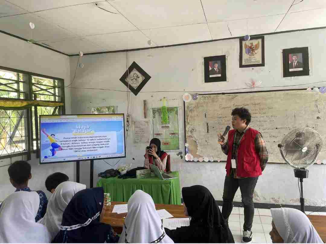 Mahasiswa Unhas Gencarkan Edukasi KIP & Beasiswa, Puluhan Pelajar SMP Soppeng Antusias