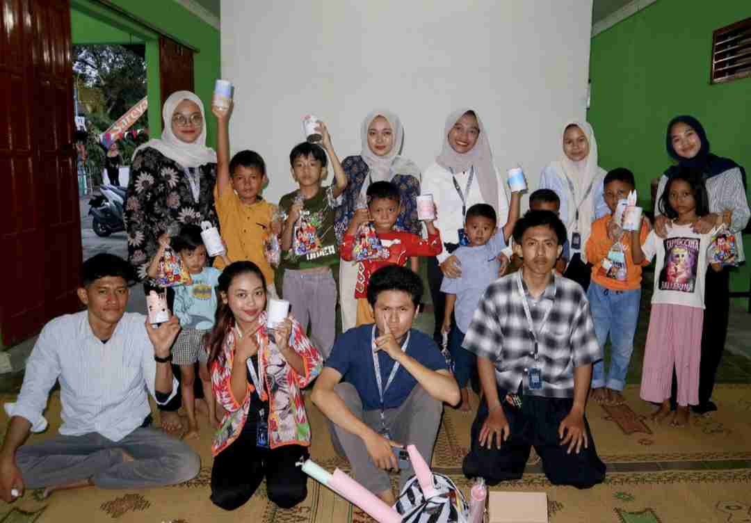 Belajar Nabung Asik Bareng KKN Kelompok 96 UMBY di Dusun Sareyan, Kreatif Bikin Celengan Unik!