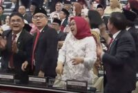 Tangkapan layar anggota DPR saat berjoget usai sidang MPR (sumber: TikTok)
