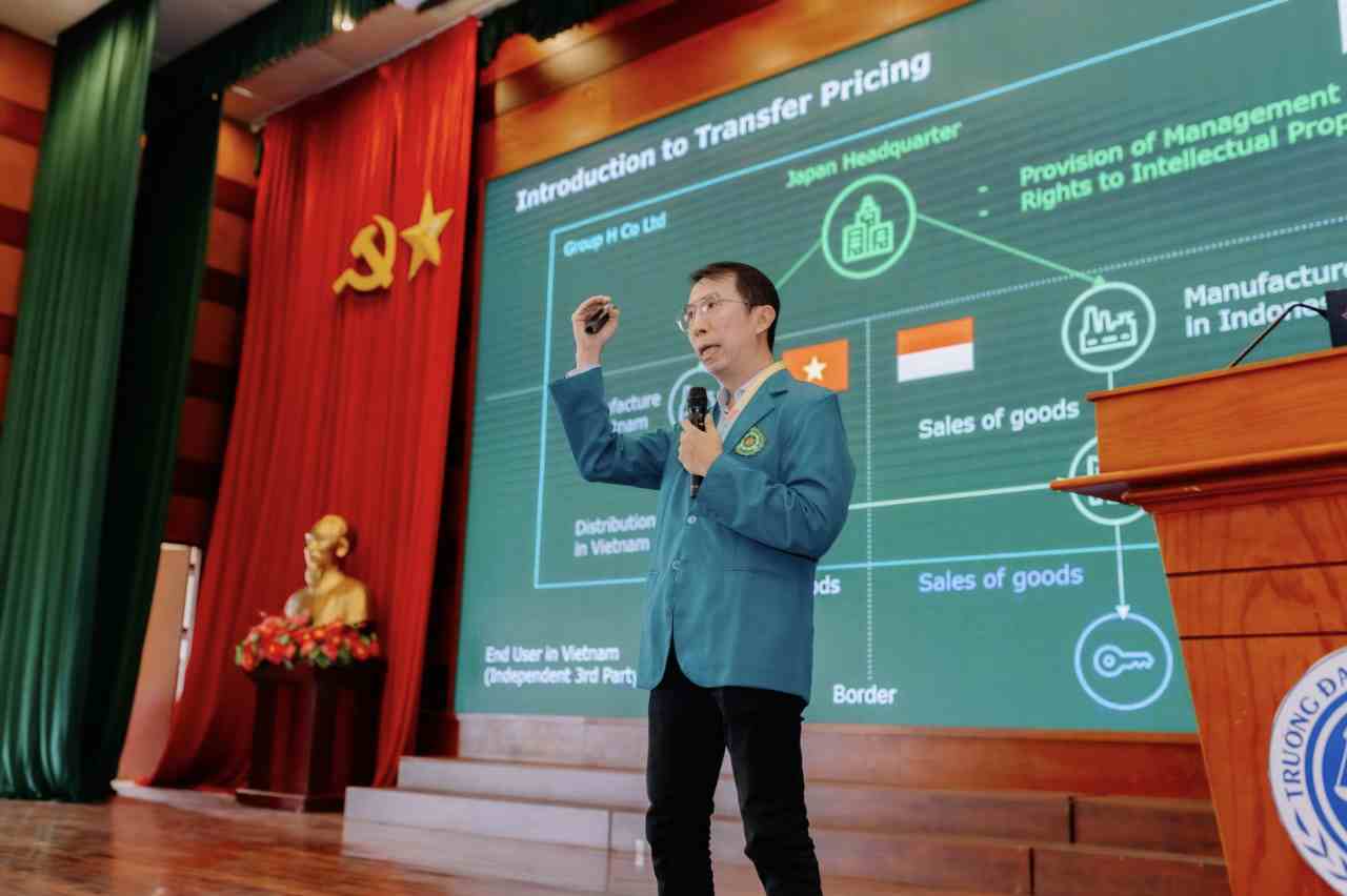 Keren! Mahasiswa Hukum Unwahas Ini Jadi Pembicara di Vietnam, Bahas Pajak Perusahaan Multinasional!