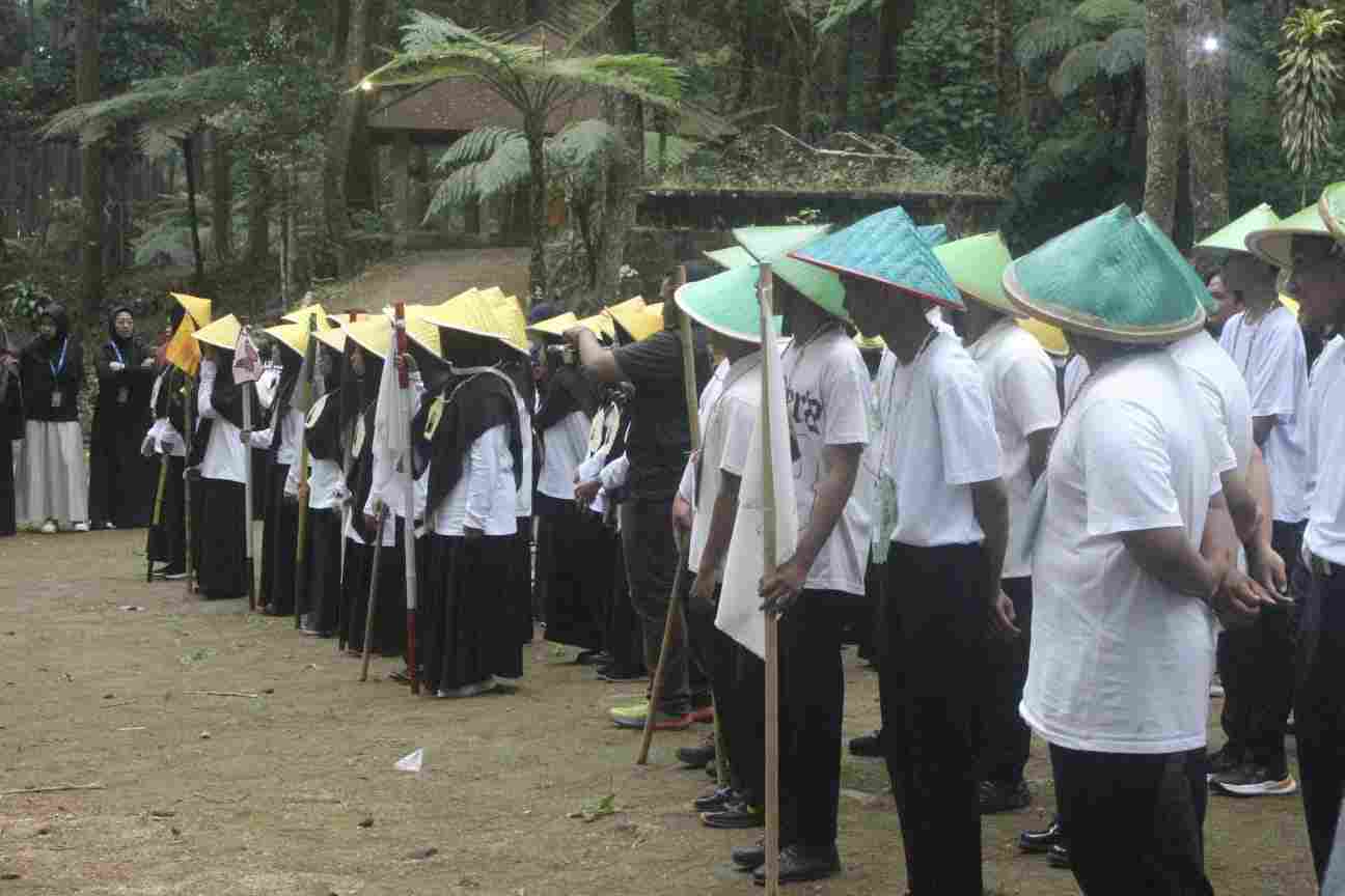 Seru Banget! Ormaru IIM Surakarta 2025 Jadi Ajang Keakraban Mahasiswa Baru di Bukit Sekipan