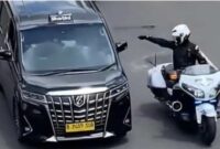 Media sosial tengah ramai gerakan 'Stop Tot Tot Wuk Wuk' atau fasilitas sirine dan strobo yang digunakan pejabat di jalan raya. (ANTARA/HO/X-@mafiawasit)


