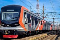POV: Kereta KRL Commuter. (Sumber: pinterest.com) 