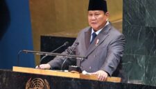 Presiden Indonesia Prabowo Subianto berbicara dalam KTT Perserikatan Bangsa-Bangsa (PBB) tentang Palestina di Markas Besar PBB di New York, Amerika Serikat, Senin (22/9/2025) waktu setempat. (AFP/LUDOVIC MARIN)