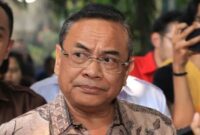 Bupati Pati Sudewo berjalan usai menjalani pemeriksaan di Gedung Merah Putih KPK, Jakarta, Senin (22/09)./ ANTARA FOTO
