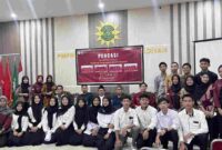 Ketua PDM foto bersama peserta pencasi (Dokumentasi UKMK Tapak Suci) 