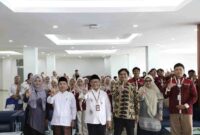 POV: Foto bersama Dekan, Wakil Dekan III, Ketua dan Sekretaris Prodi IPII, Ketua HMPS IPII dan Mahasiswa Prodi IPII