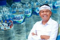 Gubernur Jawa Barat Dedi Mulyadi (KDM) kembali jadi sorotan usai komentarnya soal air pegunungan saat berkunjung ke pabrik Aqua di Subang. (Gambar: suaramuda.net) 

