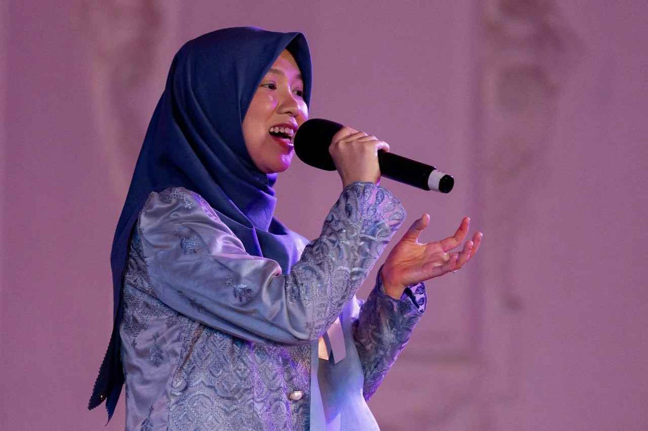 Mahasiswi Asal Riau Ini Harumkan Nama Indonesia, Sabet Juara 1 Festival Golden Autumn di Rusia