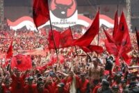 Momen kampanye terbuka kader dan pendukung PDIP. (sumber gambar: pinterest.com) 

