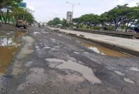Kondisi Jalan Raya Kaligawe, Kota Semarang, Jawa Tengah, Selasa (4/11/2025).(KOMPAS.COM/Muchamad Dafi Yusuf)