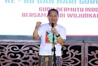 Bupati Kudus saat memberikan sambutan di acara Peringatan HUT PGRI ke-80, Jumat (21/11/2025). / sumber: murianews.com

