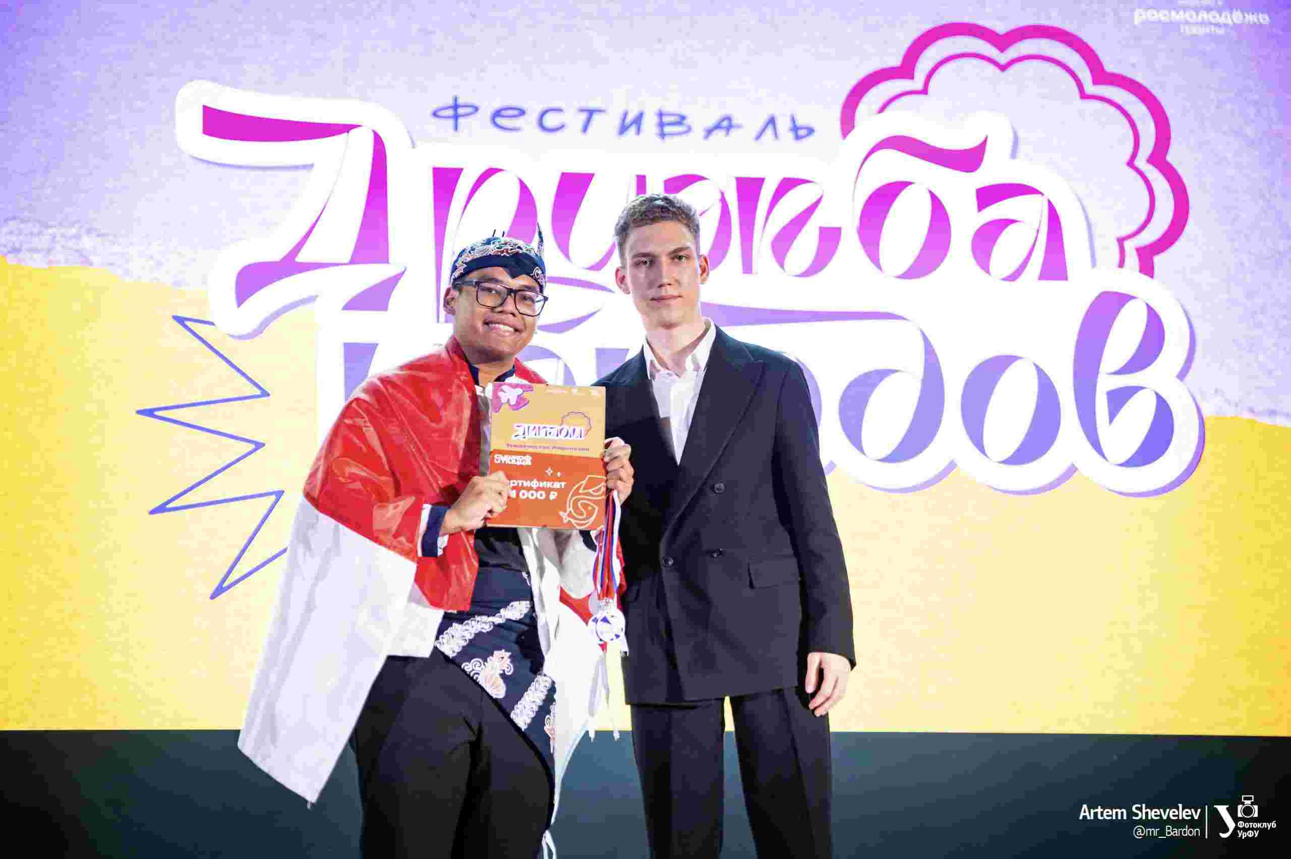 Mahasiswa Indonesia Bikin Bangga! Borong Juara & Pamer Budaya di Festival “Druzhba Narodov” Universitas Federal Ural Rusia
