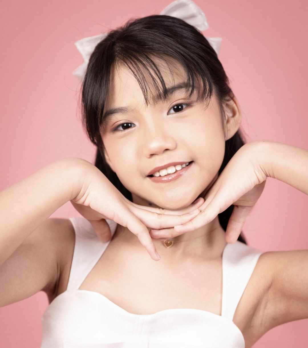 Qeyrra Santino Bawakan Ulang “Beautiful”, Debut Solo yang Menggemaskan