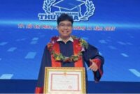 Lulusan terbaik jurusan Keuangan dan Perbankan Universitas Ekonomi Kota Ho Chi Minh (UEH), Vietnam, dengan IPK sempurna 4,00, Chau Hoang Chi Ton. (detikcom) 
