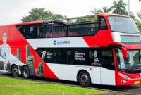 Bus tingkat Jakarta. (Sumber: https://www.bloombergtechnoz.com/detail-news/53847/cek-jadwal-rute-wisata-keliling-jakarta-gratis-naik-bus-tingkat) 
