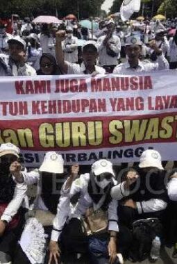 Honor Guru Madrasah Swasta Cuma Rp50 Ribu, Menag Akui Realita Pahit