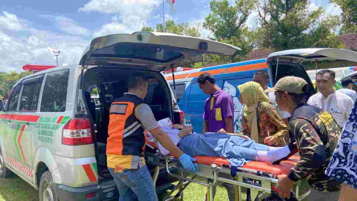 Puluhan siswa SMA 2 Kudus diduga keracunan MBG. (Foto: Siti Islamiyah/Zonanews.id)