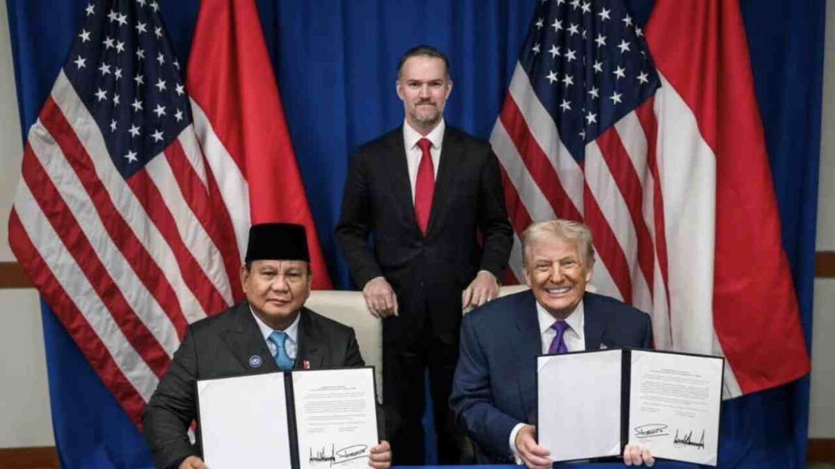 Presiden RI Prabowo Subianto dan Presiden Amerika Serikat (AS) Donald Trump resmi meneken perjanjian dagang. (Biro Pers Sekretariat Presiden)