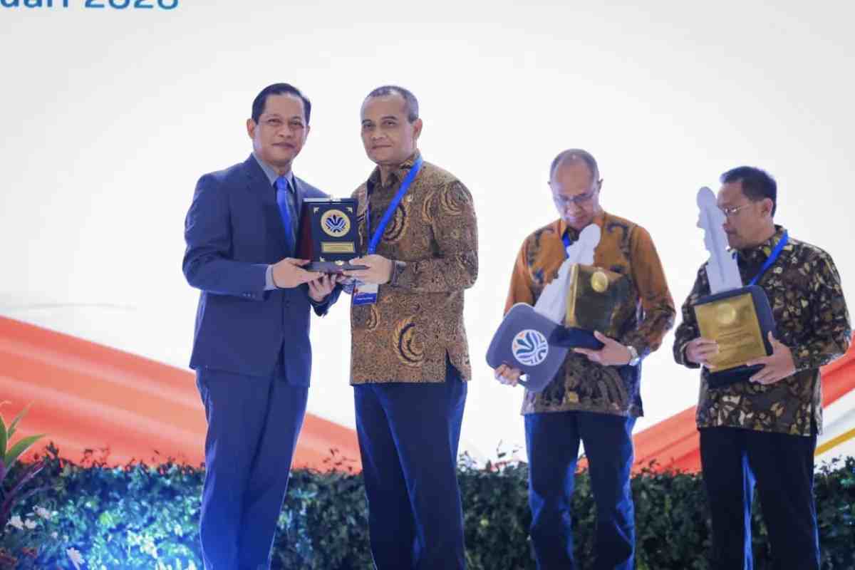 Penghargaan Sampah Datang, Banjir Jangan Datang Lagi ya, Pak Gubernur Luthfi?