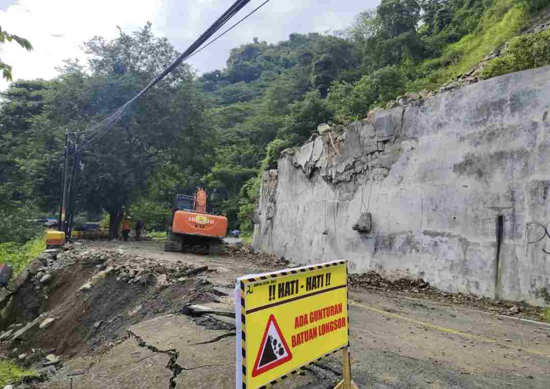 Longsor Tutup Jalan Nasional Trenggalek–Ponorogo, Akses Masih Lumpuh di Hari Kedua