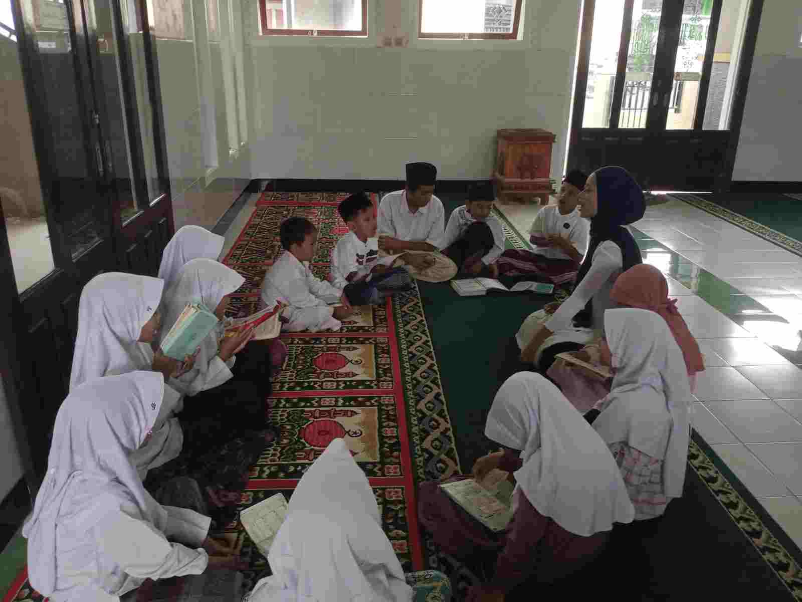 Remaja Masjid Nurul Ikhlas Gelar Murojaah Khotam Juz 30 untuk Peringati Nuzulul Qur’an