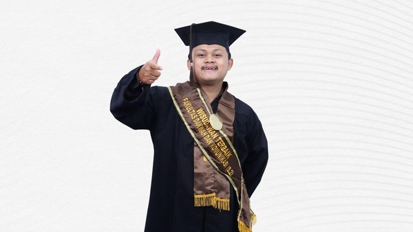 Ojol Jadi Wisudawan Terbaik di UIN Walisongo? Kenzo Buktikan: Bisa!