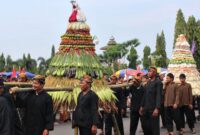 POV: Arak-arakan pada tradisi sedekah bumi di Jawa Tengah. (Dok Pinterest) 