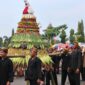 POV: Arak-arakan pada tradisi sedekah bumi di Jawa Tengah. (Dok Pinterest) 