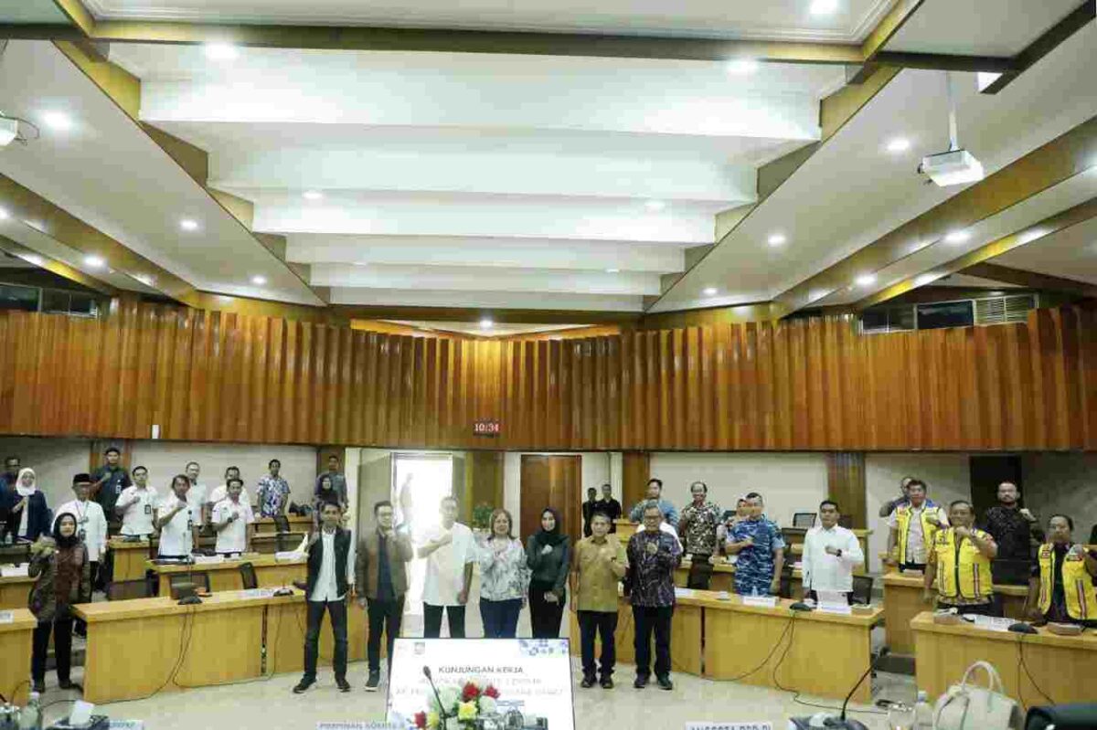 Pertemuan bersama Kementerian Terkait Berkenaan dengan Kunjungan Kerja Komite II DPD RI atas laporan dan Aduan Terkait Jalan Rusak Langgudu Selatan