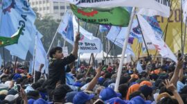 Ilustrasi demo buruh. (gambar: pinterest) 