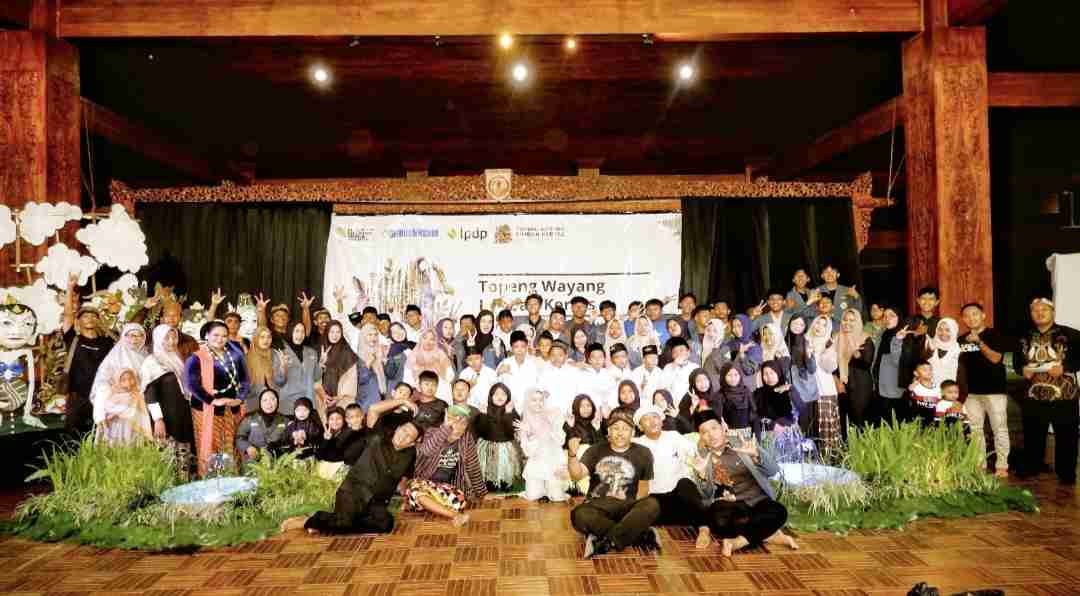 Sukses Digelar, Pementasan “Topeng Wayang Limbah Kertas” Padukan Pesan Ekologis dan Semangat Inklusi di Taman Budaya Sukoharjo