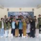 Tim KKN Tematik Skema Bina Desa Kolaborasi Program Studi Teknik Kimia dan Teknik Mesin, Fakultas Teknik dan Sains UPN “Veteran” Jawa Timur Kelompok 2 Desa Kalipucang bersama perangkat desa, Ibu-ibu TP-PKK Desa Kalipucang, serta Ketua TP-PKK Desa Kalipucang, Ny. Sri Utami Hariono, usai pelaksanaan sosialisasi dan pelatihan pembuatan bio-briket aromatik berbasis limbah bunga pinus. (Senin, 11/05/2026)