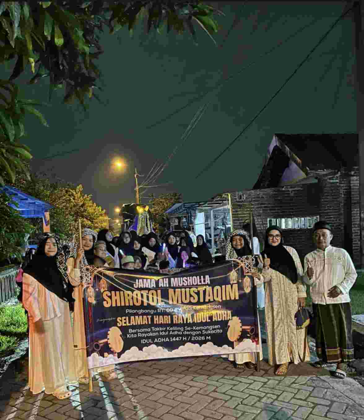Lautan Takbir Guncang Sidoarjo! Warga Kemangsen Ramaikan Pawai Idul Adha dengan Replika Raksasa dan Lampu Neon