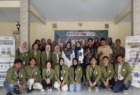 Pembukaan kegiatan Sosialisasi Digitalisasi Marketing UMKM Desa Kalipucang yang dihadiri oleh Sekretaris Desa Kalipucang, Doddy Dwi Susanto, Dosen Pembimbing Lapangan (DPL) Raka Selaksa Charisma Muchammad, S.T., M.T. dan Ir. Sani, M.T., serta Dosen Pendamping Pengabdian Masyarakat Nur Afiqoh Sari, S.A., M.A. bersama peserta kegiatan yang terdiri atas pelaku UMKM dan Kader TP PKK Desa Kalipucang. (25/05/2026).