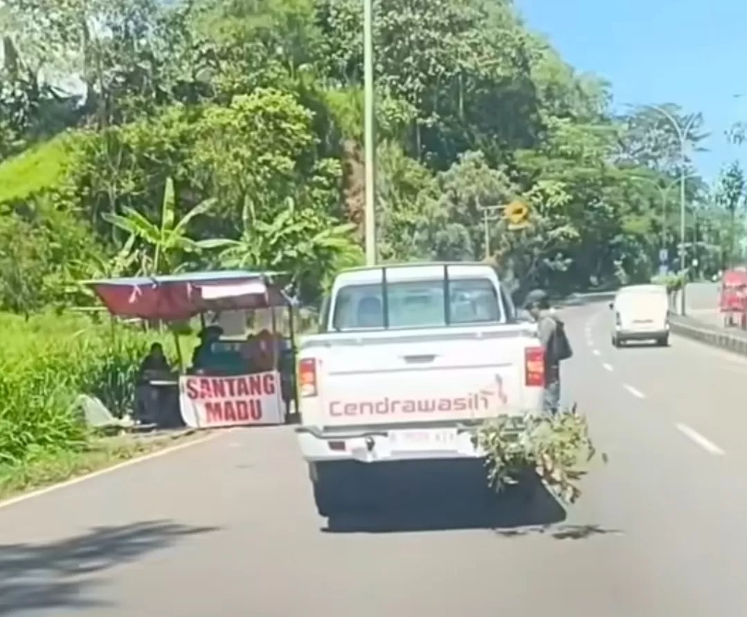 Viral Mobil Koperasi Merah Putih Mogok di Jalan, Netizen: Spek Dewa, Mental Tempe?
