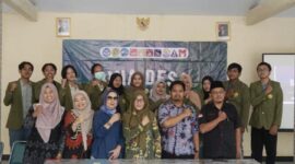 Mahasiswa UPN “Veteran” Jawa Timur didampingi dosen pembimbing serta perangkat Desa Kalipucang mengikuti kegiatan pembukaan Program Bina Desa yang diselenggarakan di Balai Desa Kalipucang, Kecamatan Tutur, Kabupaten Pasuruan, pada 7 Mei 2026.