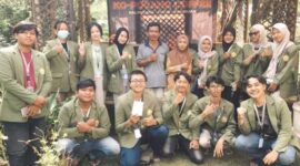 Mahasiswa UPN “Veteran” Jawa Timur bersama dosen pembimbing dan perangkat Desa Kalipucang menghadiri kegiatan pembukaan Program Bina Desa yang berlangsung di Balai Desa Kalipucang, Kecamatan Tutur, Kabupaten Pasuruan, pada 11 Mei 2026.
