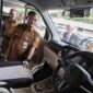 Gubernur Jawa Tengah Ahmad Luthfi meninjau kendaraan listrik usai penandatanganan kerja sama antara PT KIA Kendal dan PT New Generation Mobility (NGM), serta PT NGM dengan PT China State Construction Engineering Corporation (CSCEC) di Kantor Gubernur Jawa Tengah, Senin (15/6/2026).(Pemprov Jateng)