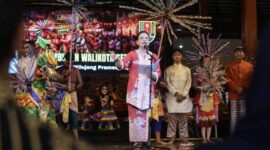 Wali Kota Semarang, Agustina Wilujeng saat menghadiri Gelar Seni dan Budaya Kota Semarang bertajuk Harmoni Semarang di Anjungan Jawa Tengah, Taman Mini Indonesia Indah (TMII), Jakarta, Minggu (21/6/2026).
