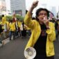Mahasiswa BEM Jabodetabek menggelar unjuk rasa di Jakarta, menuntut isu penting seperti pelemahan rupiah dan kenaikan BBM. (Foto: REUTERS/Ajeng Dinar Ulfiana)