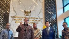 Menteri Koordinator Bidang Perekonomian Airlangga Hartarto seusai menghadiri acara KADIN Diplomatic Economic Breakfast di Graha Sawala, Kemenko Perekonomian, Jakarta Pusat, 10 Juli 2026. Tempo/Mutia Yuantisya