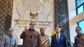 Menteri Koordinator Bidang Perekonomian Airlangga Hartarto seusai menghadiri acara KADIN Diplomatic Economic Breakfast di Graha Sawala, Kemenko Perekonomian, Jakarta Pusat, 10 Juli 2026. Tempo/Mutia Yuantisya