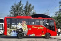 Sebuah bus Trans Jateng dengan gambar Gedung Grujug terlihat di Terminal Gemolong belum lama ini. (Istimewa/FB Info Sumberlawang)